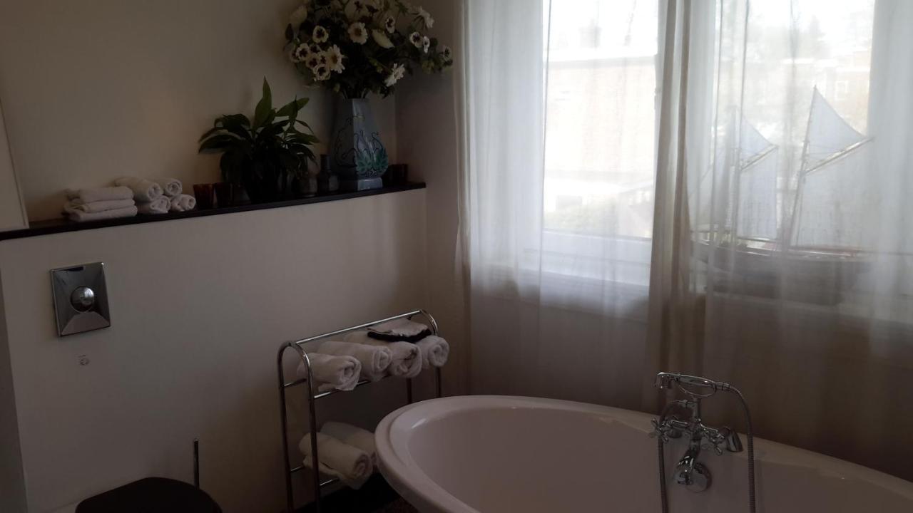 Place 2 Be Bed & Breakfast Ейндховен Екстериор снимка